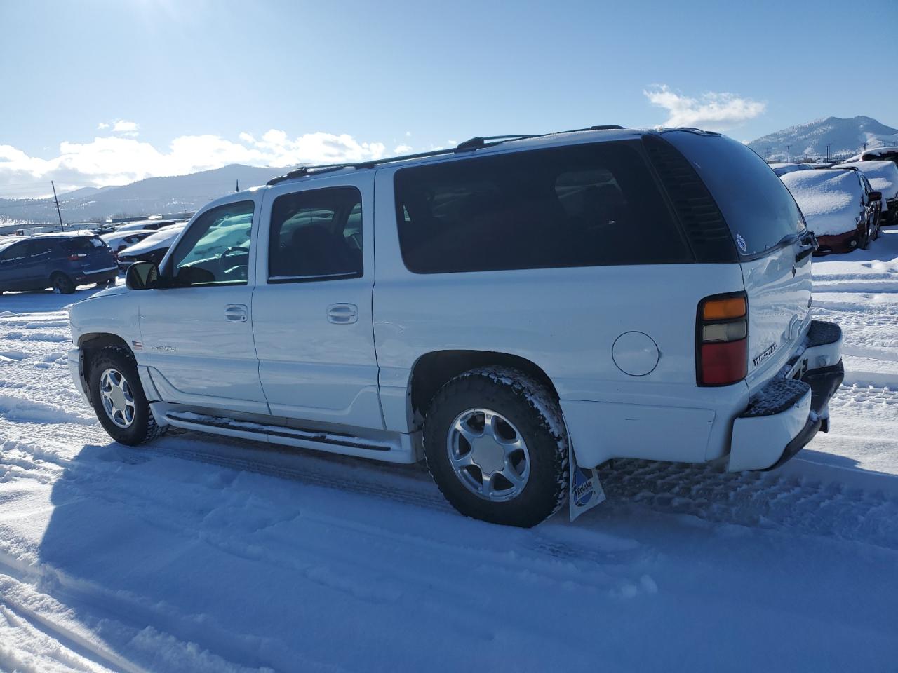 2004 GMC Yukon VIN 1GKFK66UX4J327818 Copart auction photo, front end damage thumbnail 2