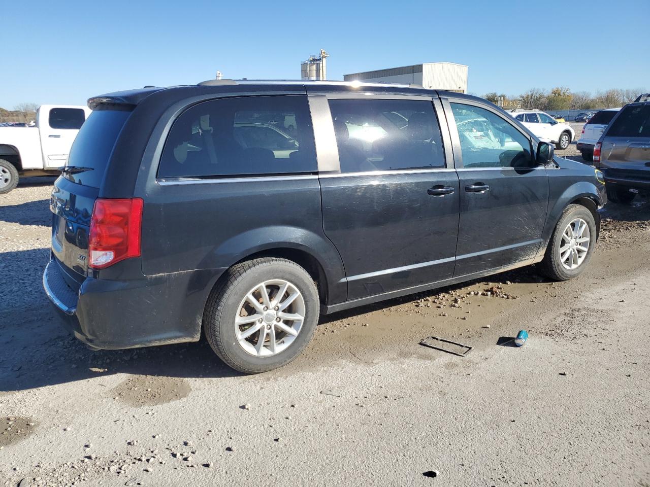 2019 Dodge Caravan VIN 2C4RDGCG3KR695368 Copart auction photo, front end damage thumbnail 3