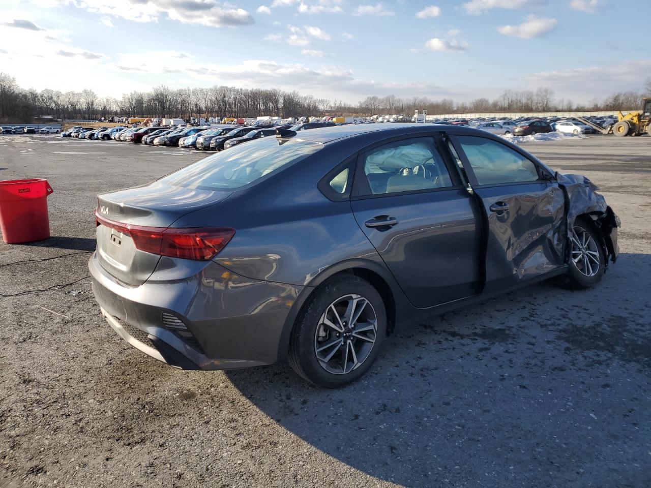 2022 KIA Forte VIN 3KPF24AD0NE476406 Copart auction photo, front end / side damage thumbnail 3