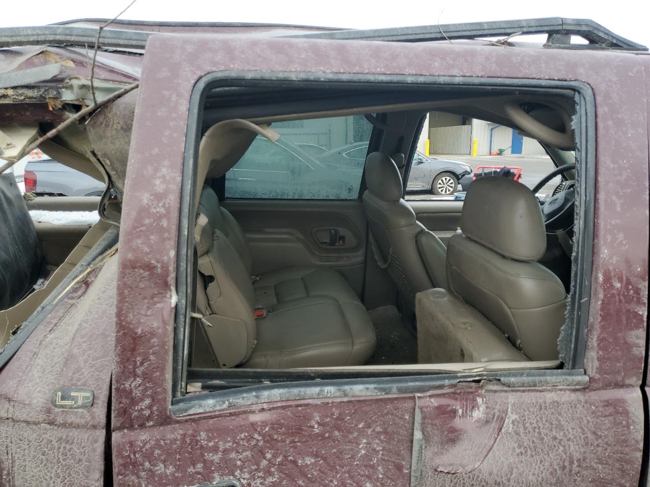 1998 Chevrolet Suburban VIN 3GNFK16R4WG129371 Copart auction photo, rollover / all over damage thumbnail 11