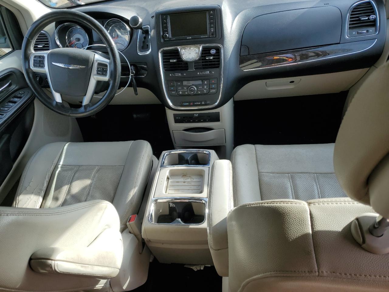 2013 Chrysler Town & Country VIN 2C4RC1CG2DR681657 Copart auction photo, burn - engine / mechanical damage thumbnail 8