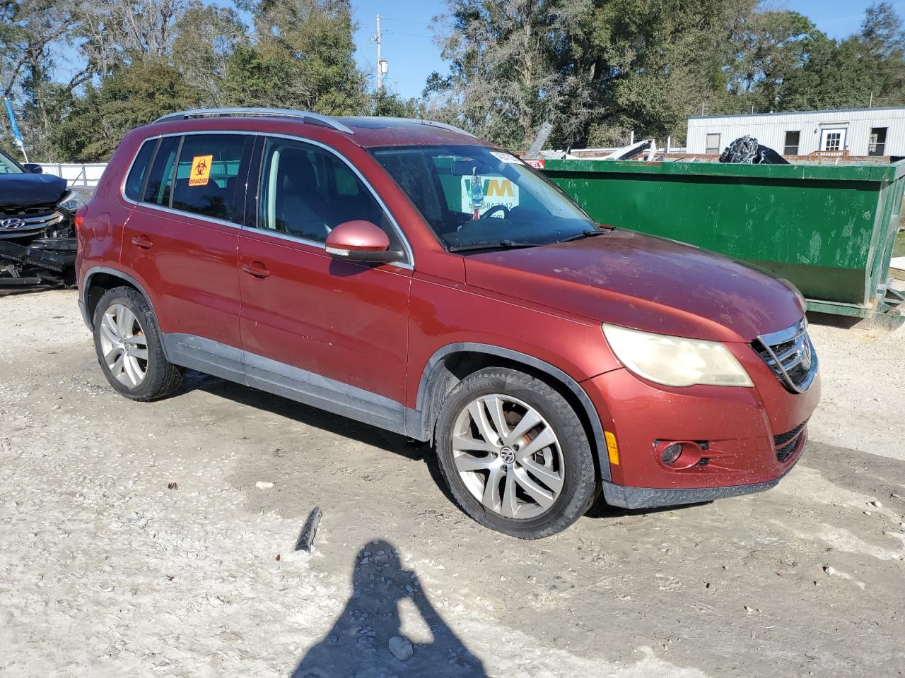 2010 Volkswagen Tiguan VIN WVGAV7AX2AW001381 Copart auction photo, front end damage thumbnail 4