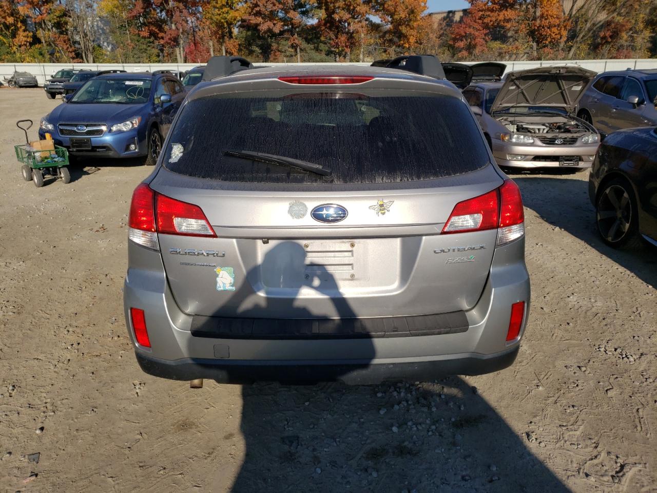 2011 Subaru Outback VIN 4S4BRBGC6B3380016 Copart auction photo, normal wear / minor dent/scratches damage thumbnail 6