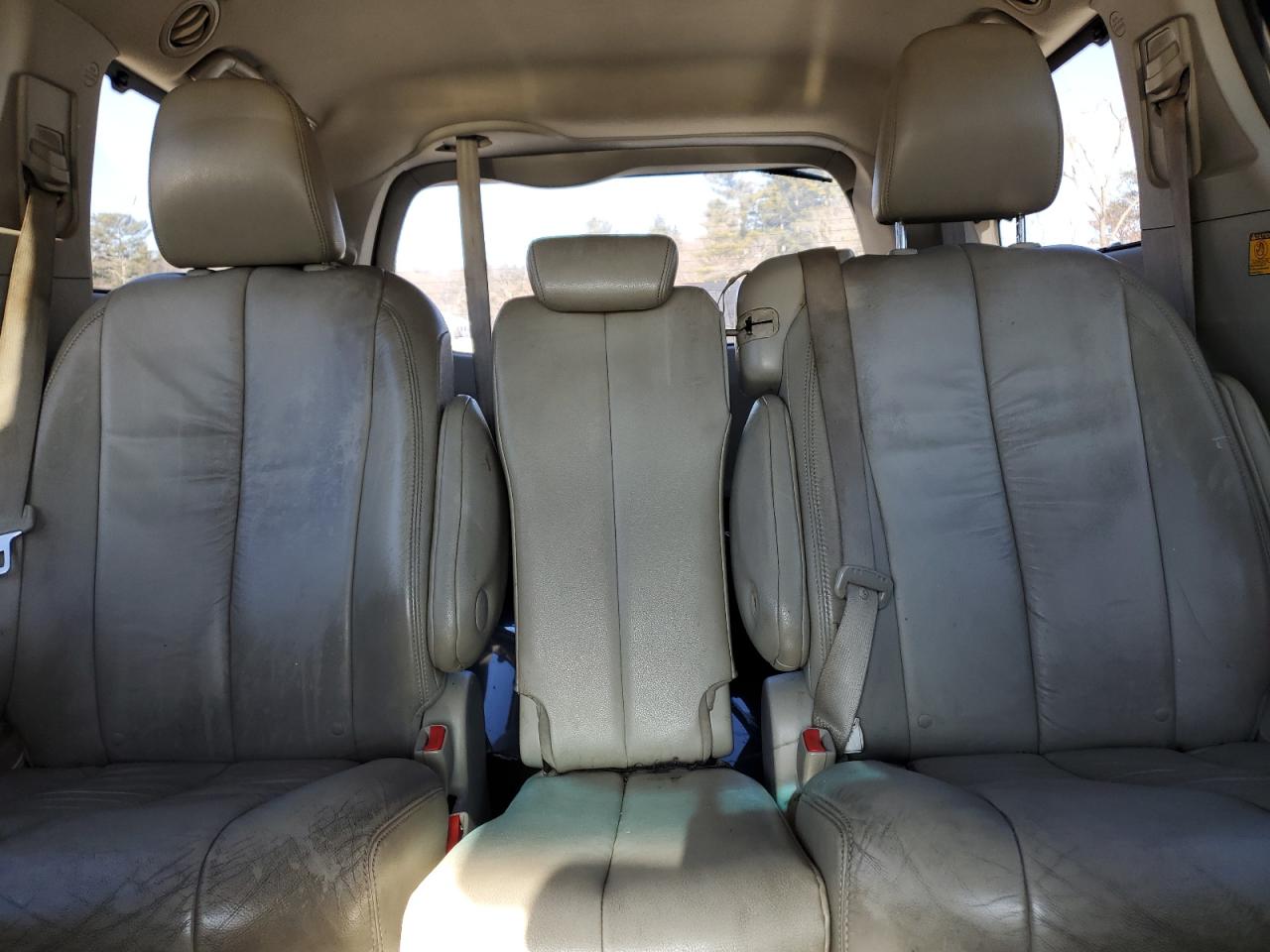 2011 Toyota Sienna VIN 5TDYK3DC2BS119963 Copart auction photo, front end damage thumbnail 10