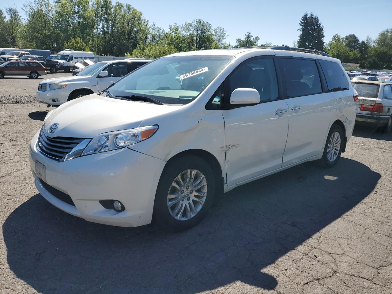 2017 Toyota Sienna VIN 5TDYZ3DC4HS894530