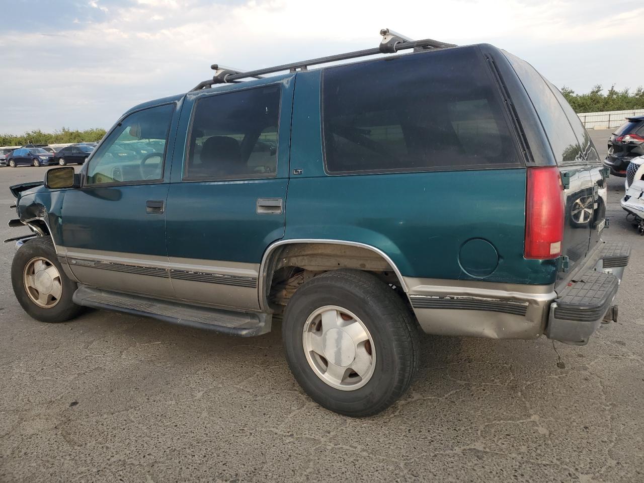 1998 Chevrolet Tahoe VIN 1GNEK13R4WJ322201 Copart auction photo, front end damage thumbnail 2