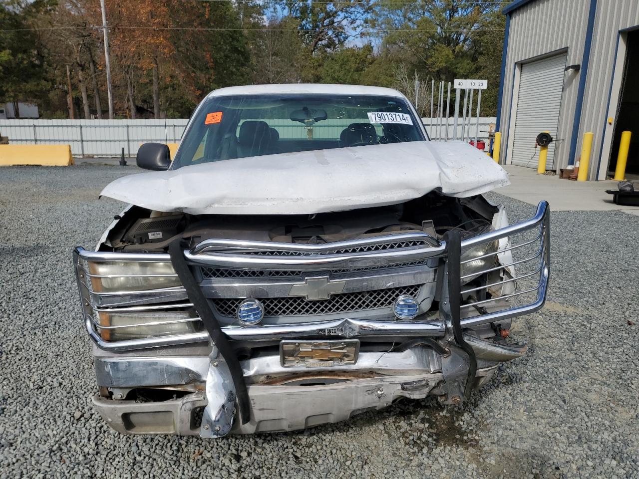2004 Chevrolet Silverado VIN 2GCEC19V441261188 Copart auction photo, front end / side damage thumbnail 5