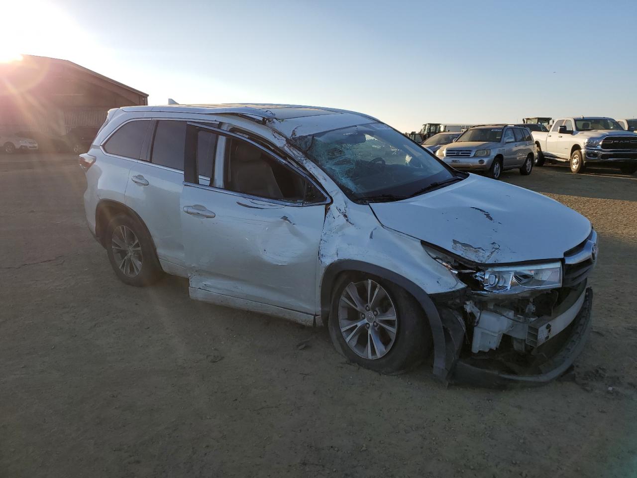 2014 Toyota Highlander VIN 5TDKKRFH3ES033695 Copart auction photo, front end / side damage thumbnail 4
