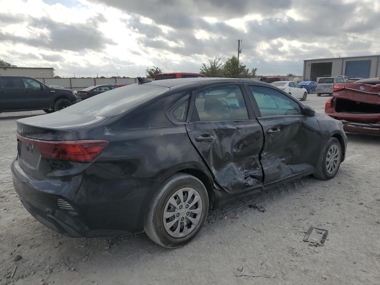 2024 KIA Forte VIN 3KPF24AD6RE688071 Copart auction photo, side / minor dent/scratches damage thumbnail 3