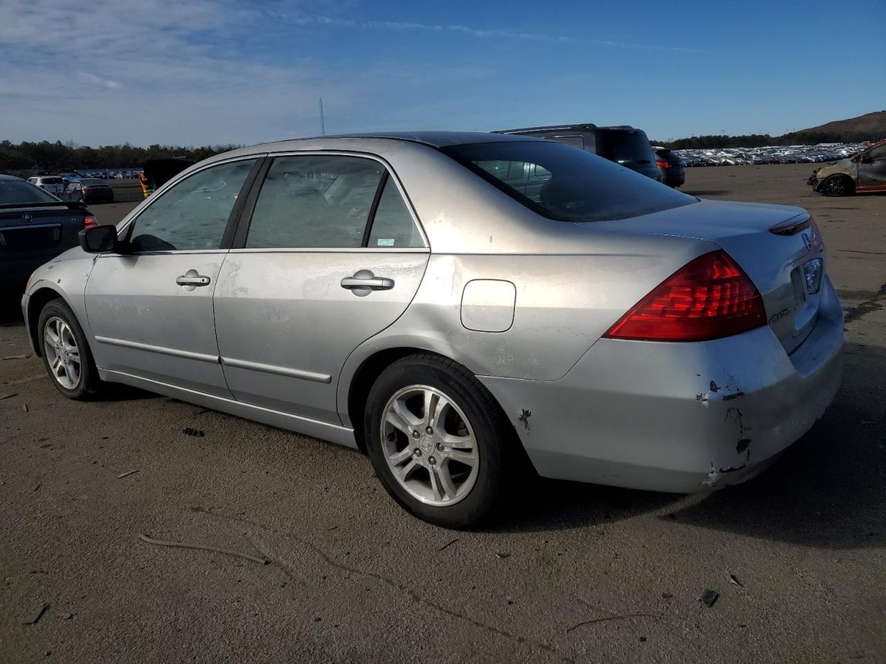 2007 Honda Accord VIN 1HGCM563X7A062625 Copart auction photo, minor dent/scratches damage thumbnail 2