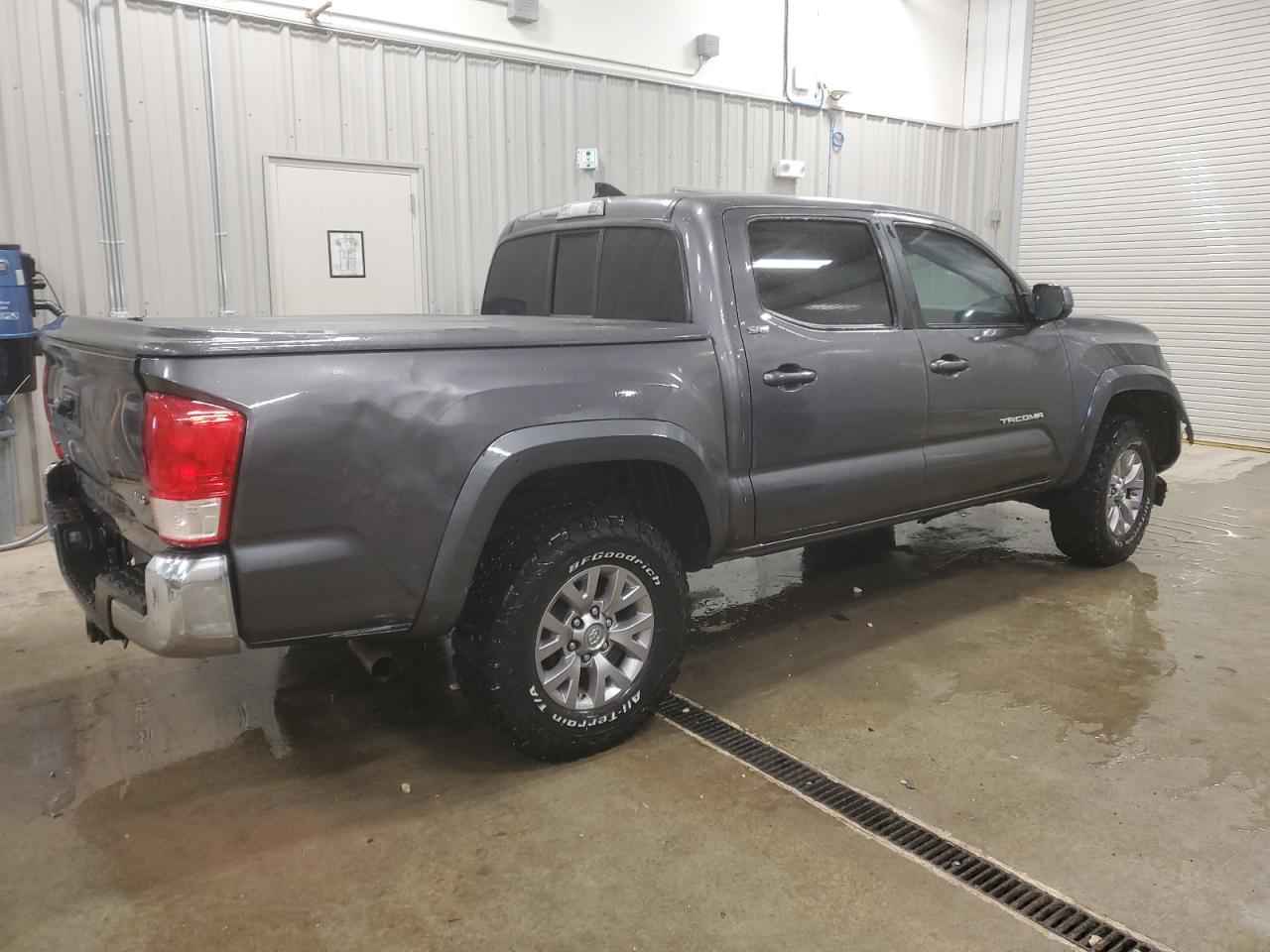 2016 Toyota Tacoma VIN 5TFCZ5AN7GX038434 Copart auction photo, front end damage thumbnail 3