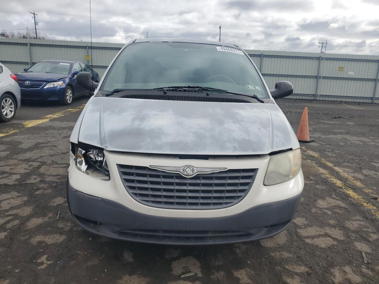 2002 Chrysler Voyager VIN 1C4GJ25362B668483 Copart auction photo, front end / side damage thumbnail 5
