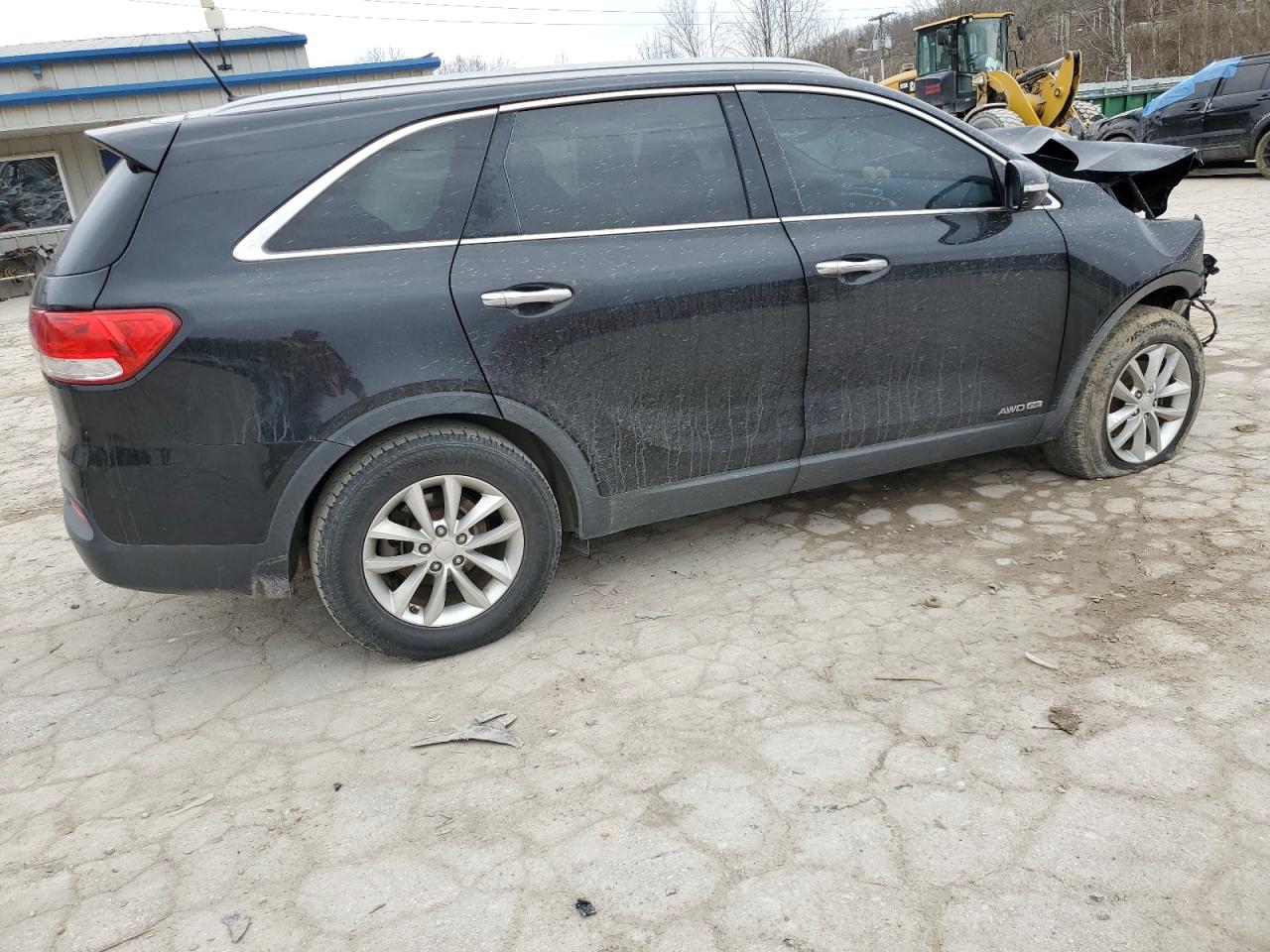 2017 KIA Sorento VIN 5XYPGDA56HG213276 Copart auction photo, front end / side damage thumbnail 3