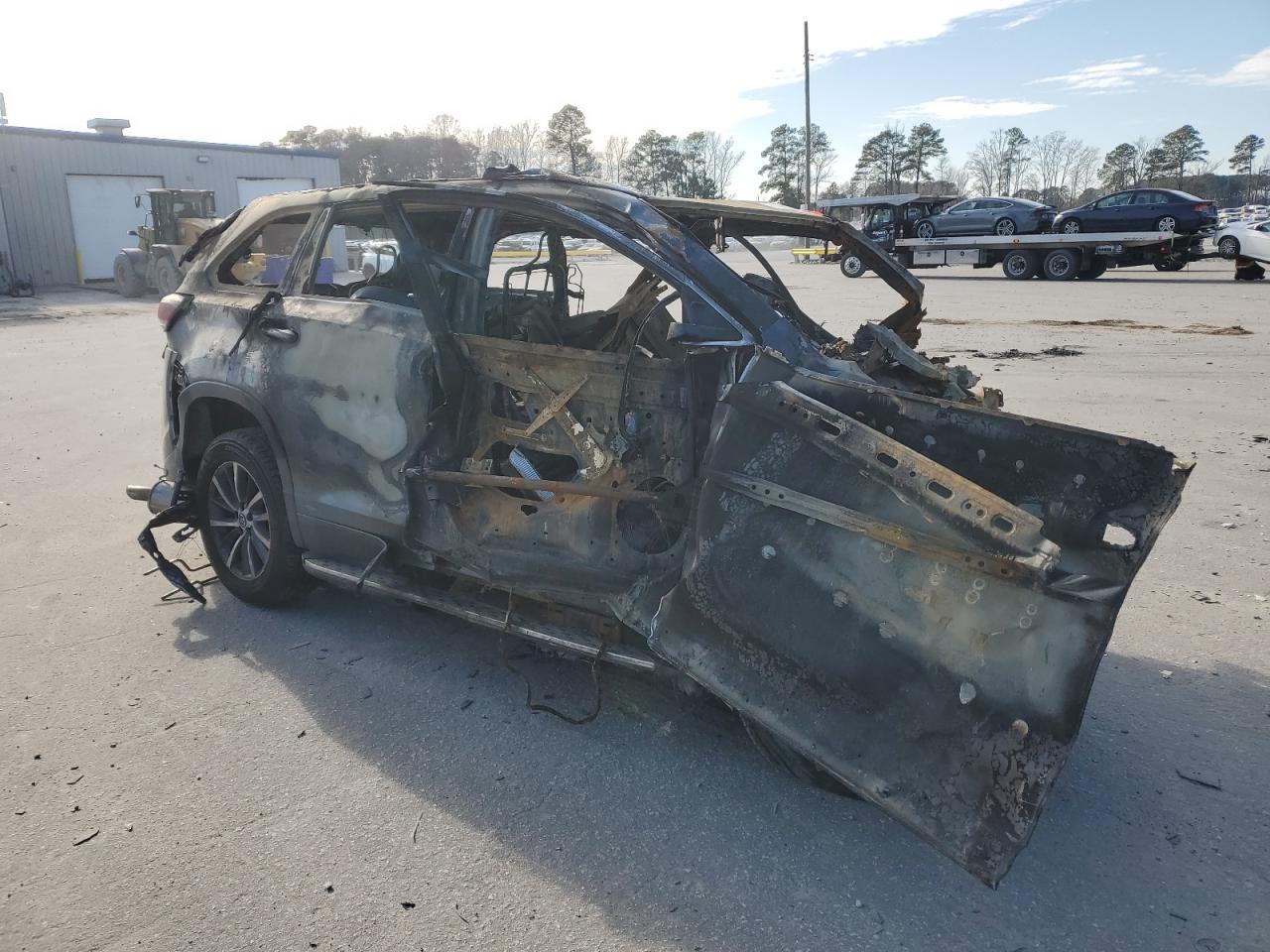 2019 Toyota Highlander VIN 5TDKZRFH7KS293637 Copart auction photo, burn / burn - engine damage thumbnail 4