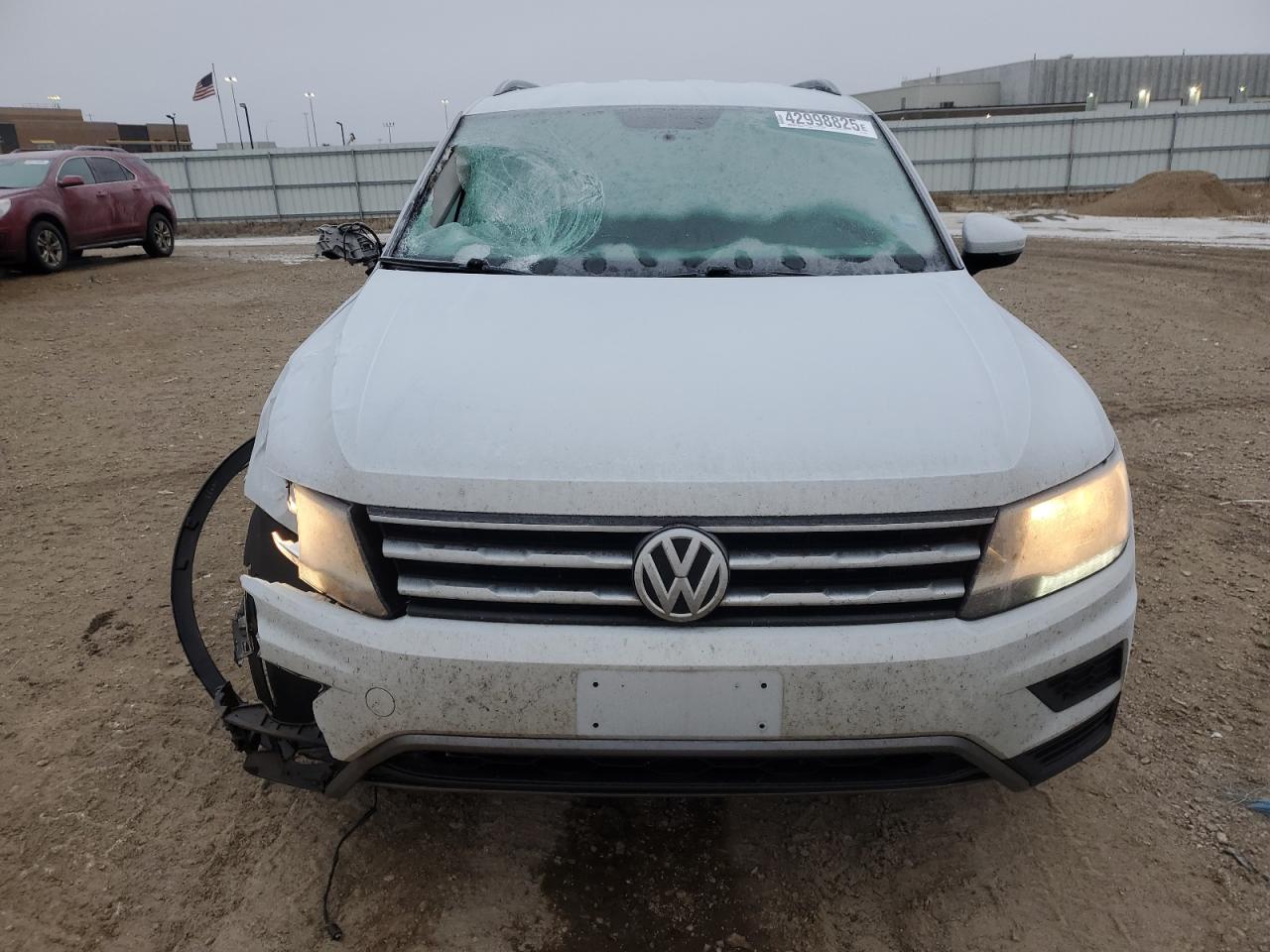 2018 Volkswagen Tiguan VIN 3VV0B7AX3JM080876 Copart auction photo, side / front end damage thumbnail 5