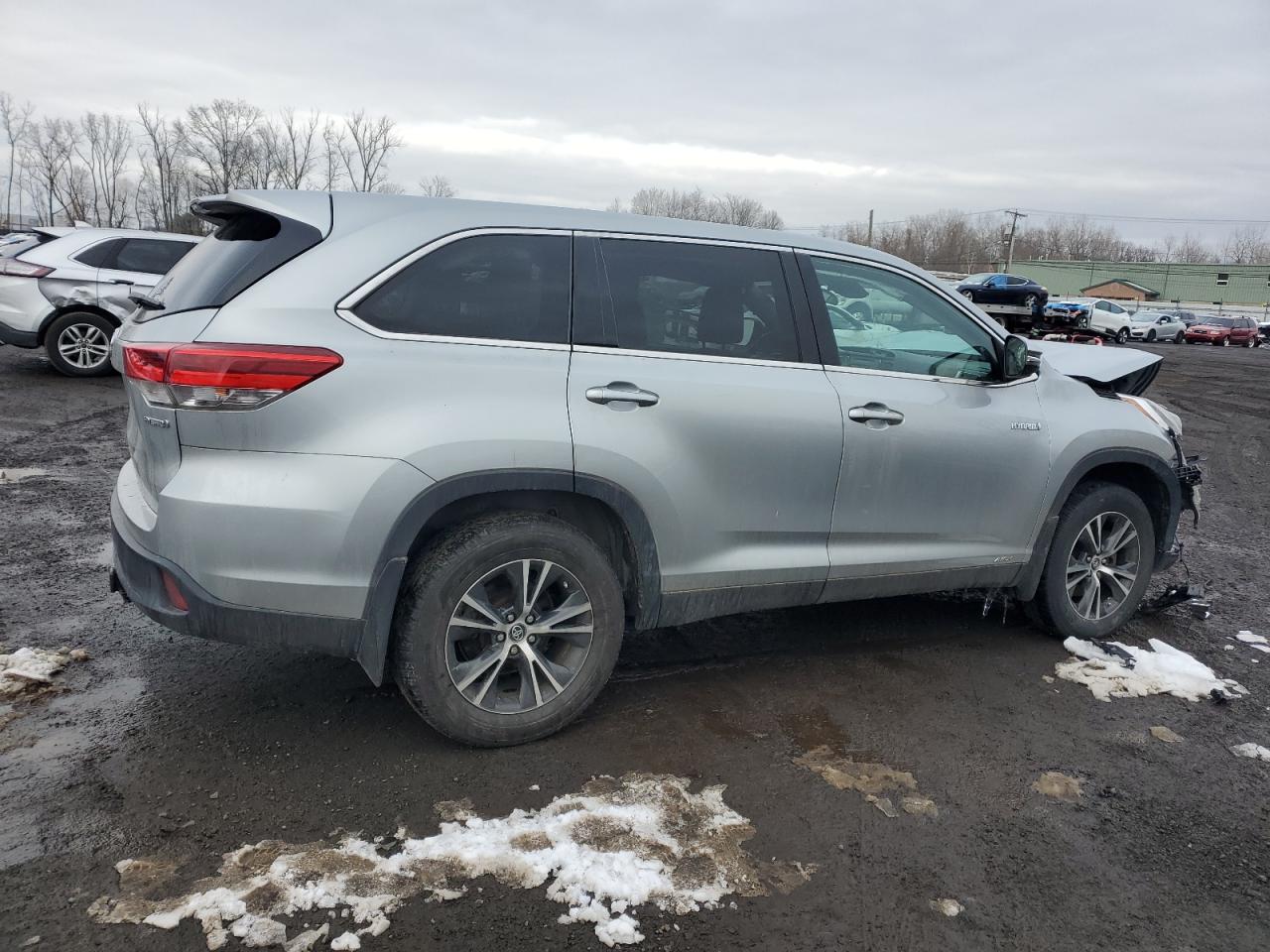 2019 Toyota Highlander VIN 5TDBGRFH4KS057680 Copart auction photo, front end damage thumbnail 3