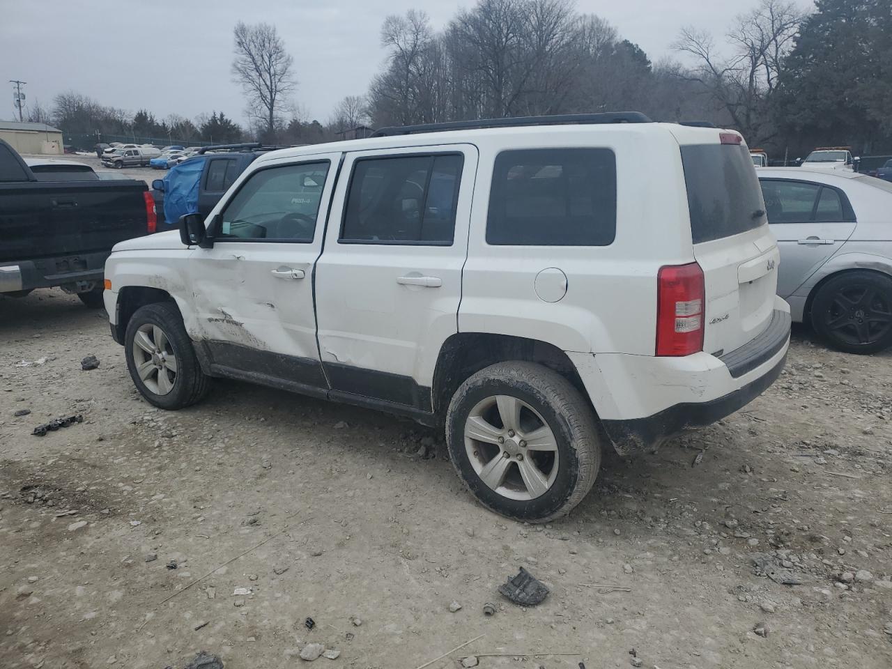 2015 Jeep Liberty (Patriot) VIN 1C4NJRBB4FD354692 Copart auction photo, side damage thumbnail 2
