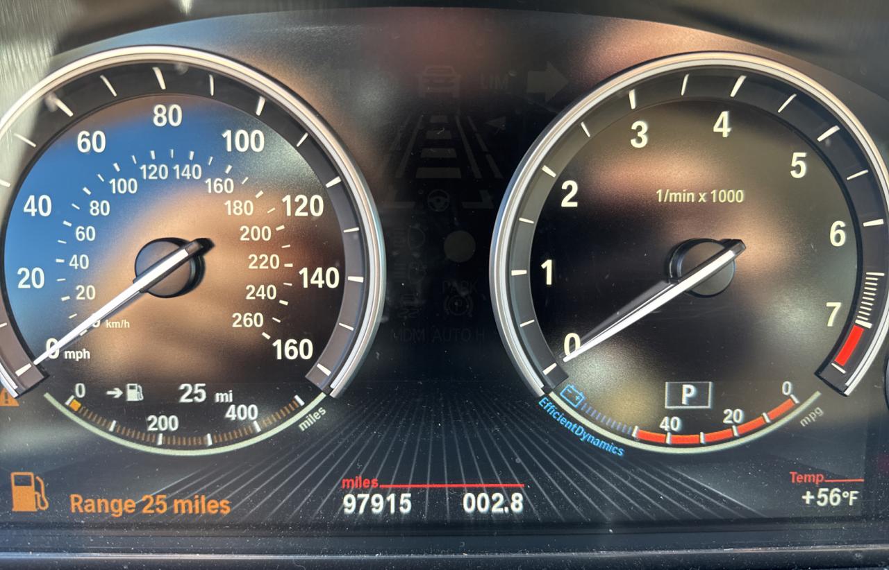 2016 BMW 5er VIN WBA5M2C5XGG499062 Copart auction photo, normal wear / minor dent/scratches damage thumbnail 8