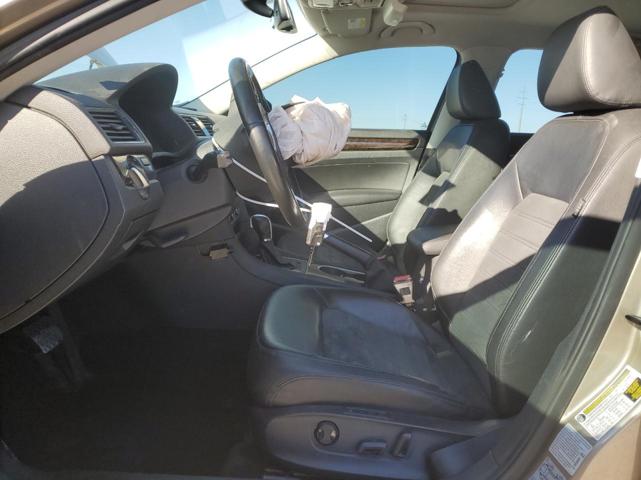 2015 Volkswagen Passat VIN 1VWCM7A31FC005764 Copart auction photo, front end / minor dent/scratches damage thumbnail 7