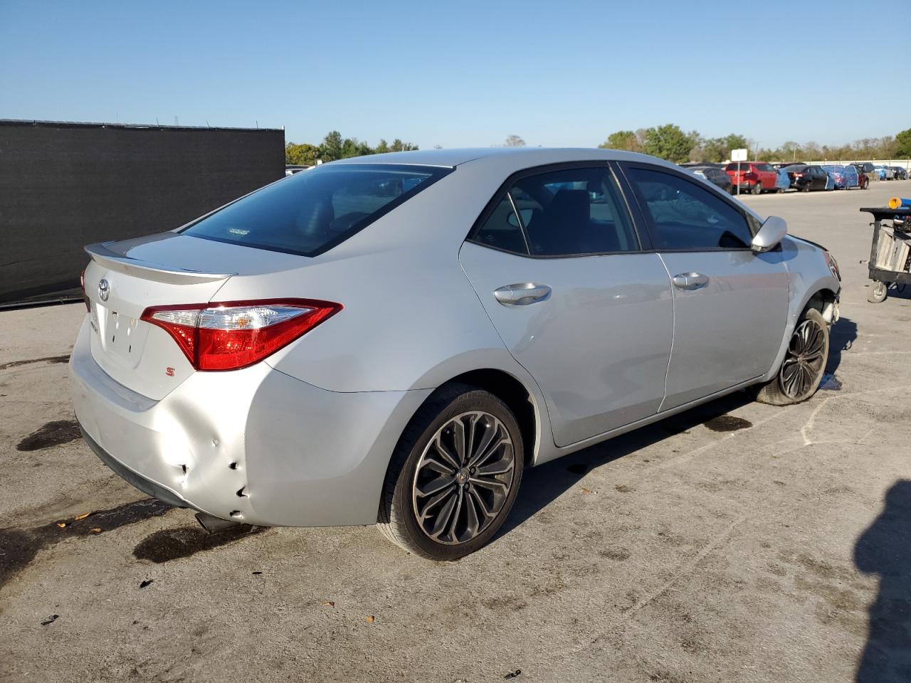 2015 Toyota Corolla VIN 2T1BURHE0FC305613 Copart auction photo, front end / rear end damage thumbnail 3