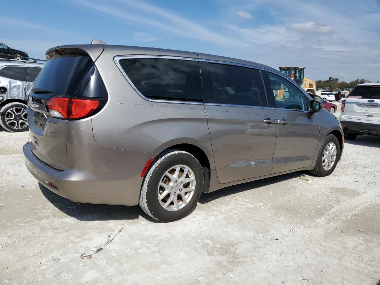 2017 Chrysler Pacifica VIN 2C4RC1DG6HR609039 Copart auction photo, water/flood damage thumbnail 3