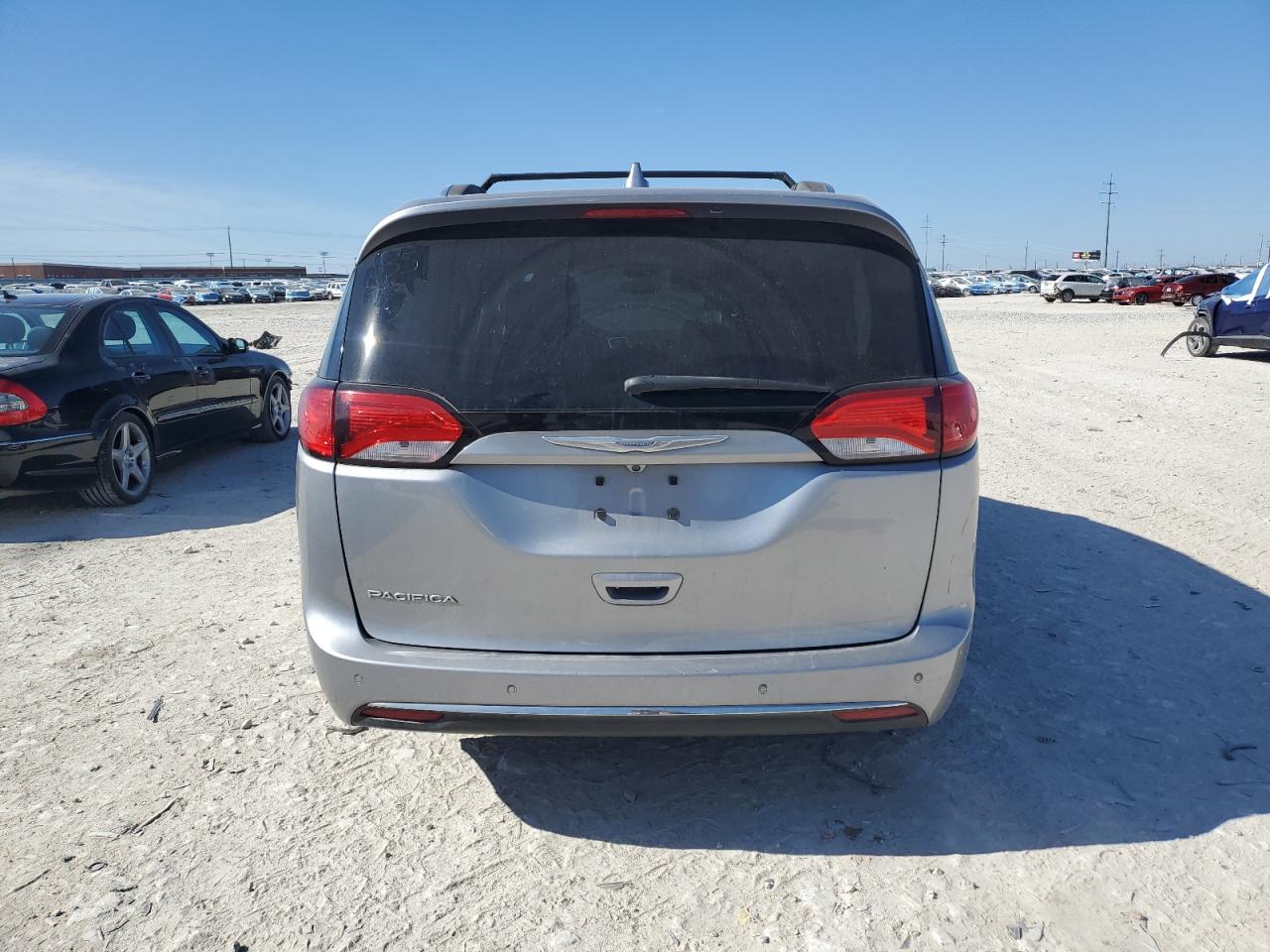 2017 Chrysler Pacifica VIN 2C4RC1EG8HR846419 Copart auction photo, front end / minor dent/scratches damage thumbnail 6