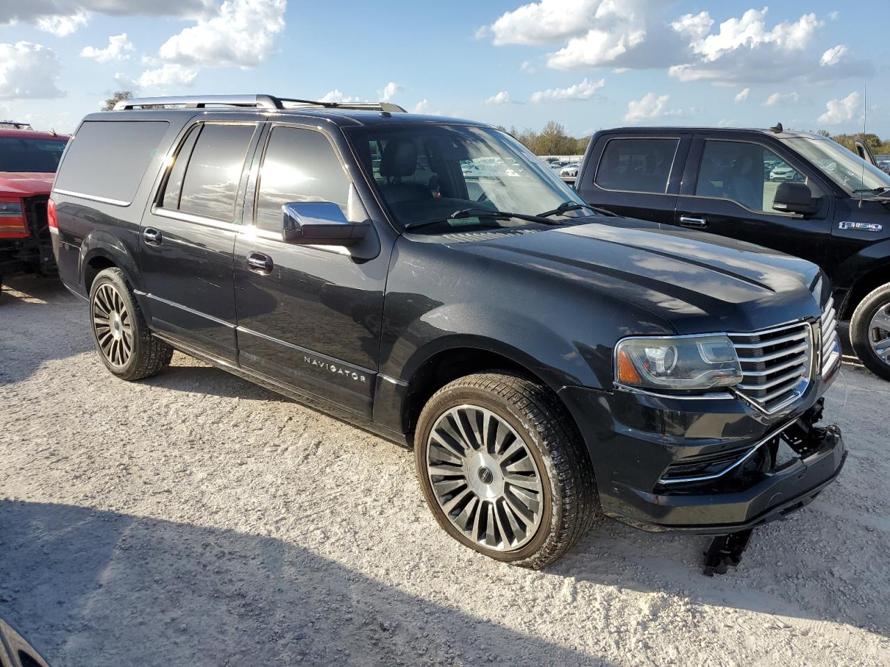 2015 Lincoln Navigator VIN 5LMJJ3JT7FEJ08616 Copart auction photo, front end damage thumbnail 4