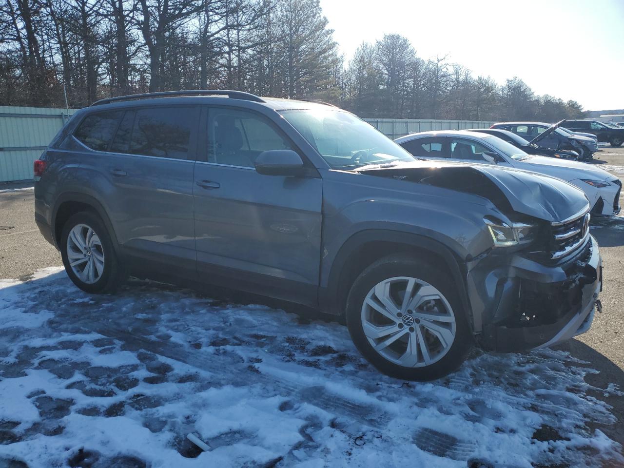 2021 Volkswagen Atlas VIN 1V2KR2CA9MC609685 Copart auction photo, front end / minor dent/scratches damage thumbnail 4
