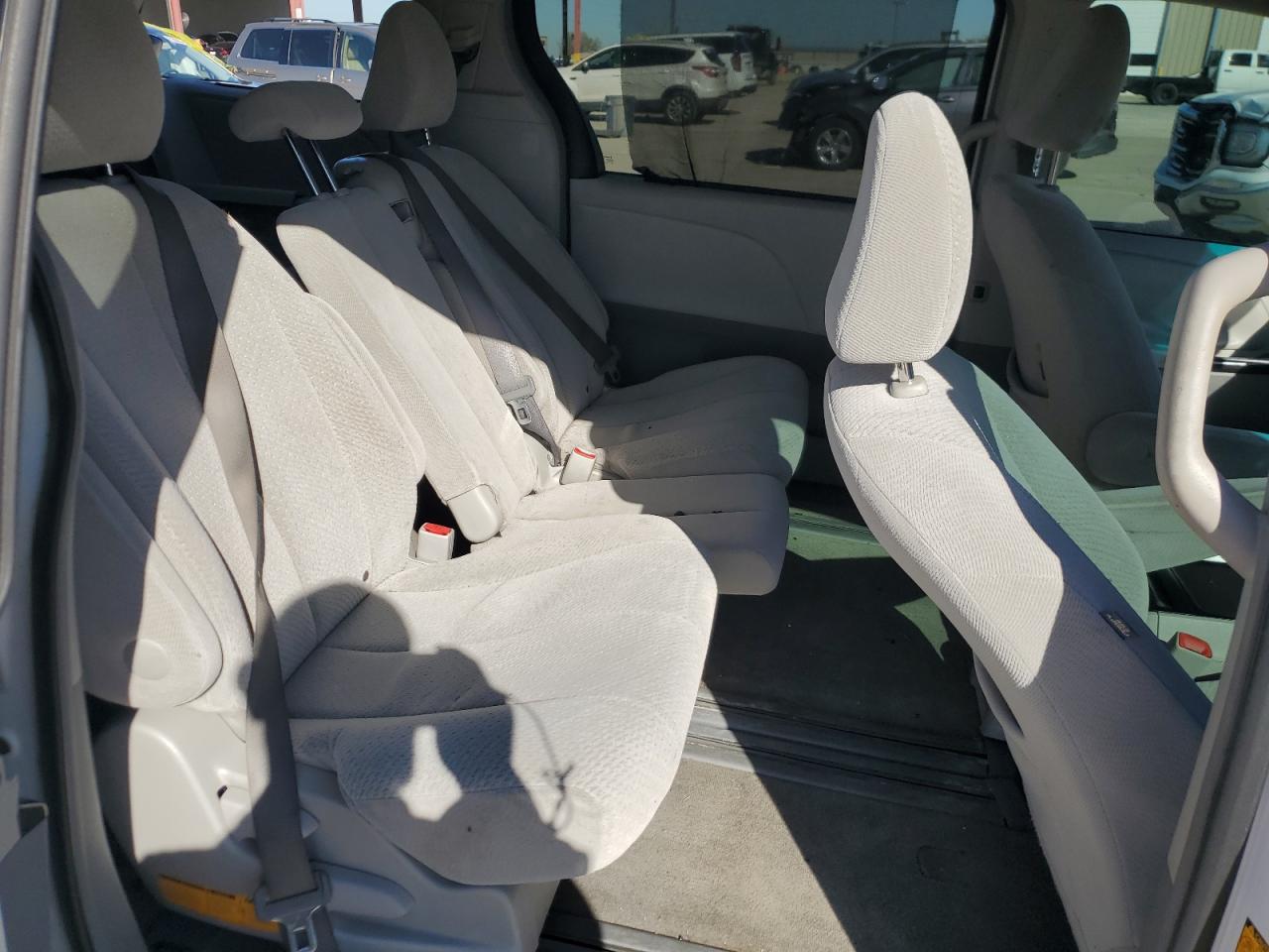 2011 Toyota Sienna VIN 5TDKK3DC3BS121548 Copart auction photo, rear end damage thumbnail 10