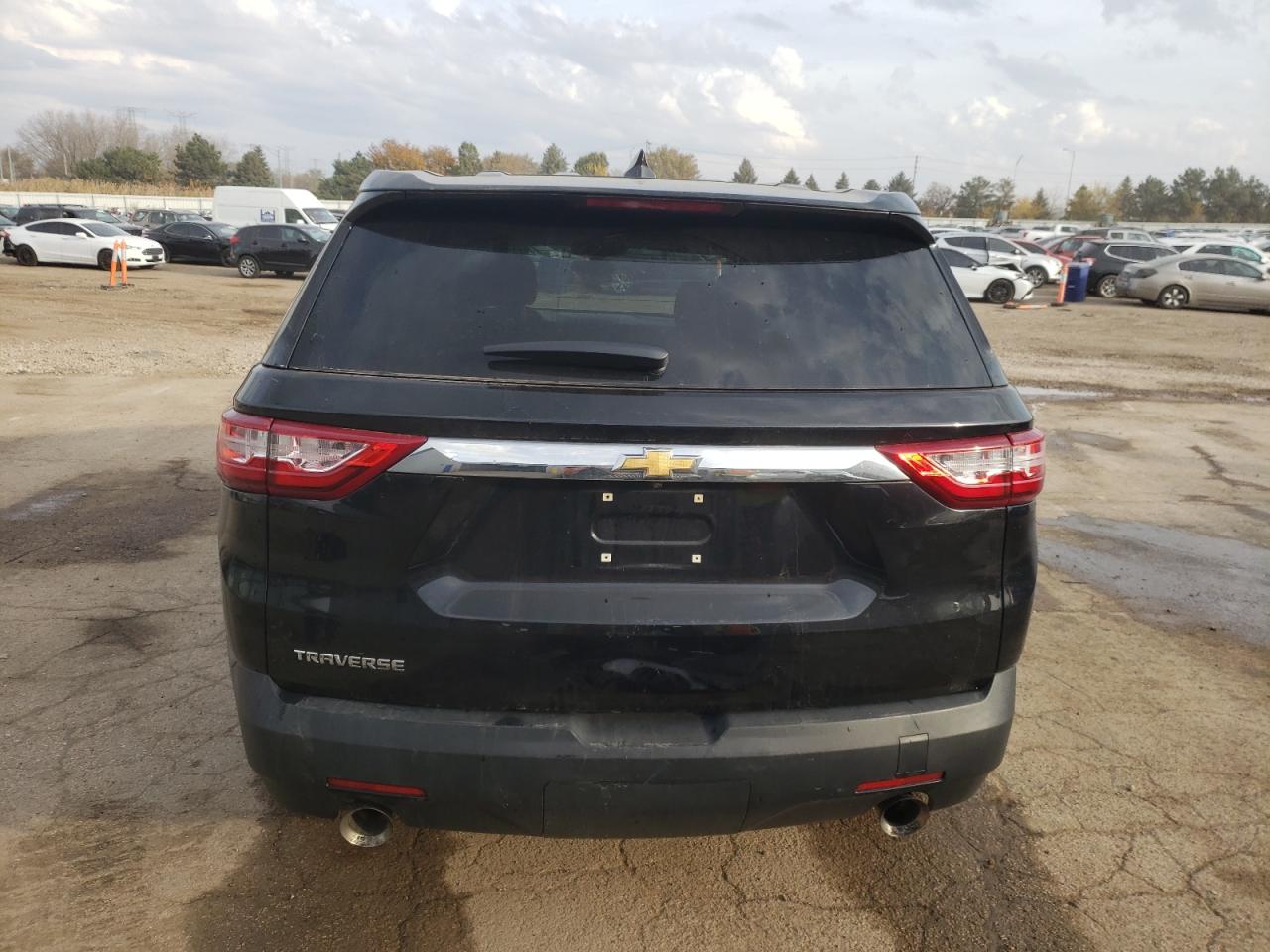 2018 Chevrolet Traverse VIN 1GNERFKW9JJ258598 Copart auction photo, front end / side damage thumbnail 6