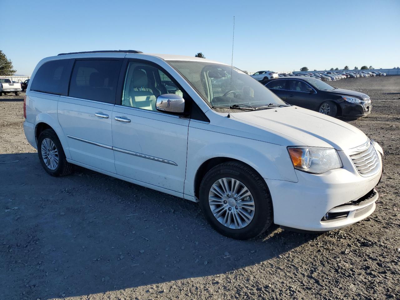 2015 Chrysler Town & Country VIN 2C4RC1CG5FR546515 Copart auction photo, front end / side damage thumbnail 4