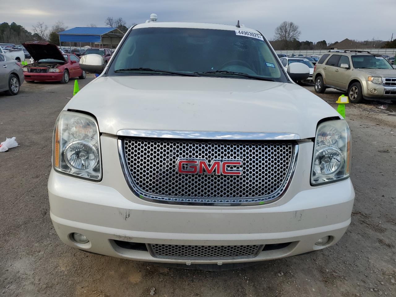 2013 GMC Yukon VIN 1GKS1MEF8DR310767 Copart auction photo, normal wear / minor dent/scratches damage thumbnail 5