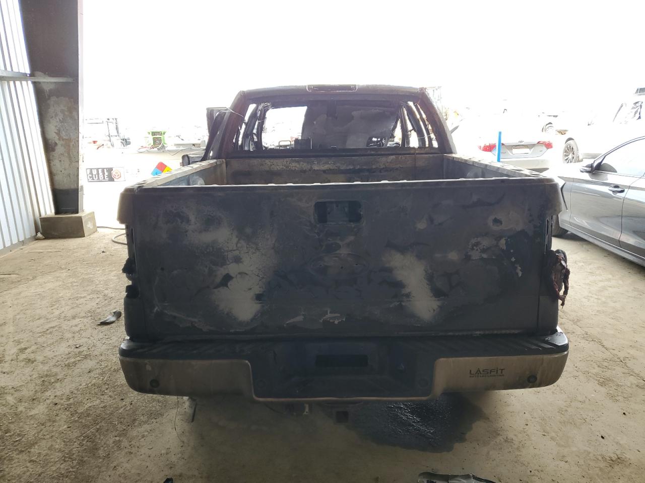 2005 Ford F-150 VIN 1FTPW14575FA65179 Copart auction photo, burn damage thumbnail 6