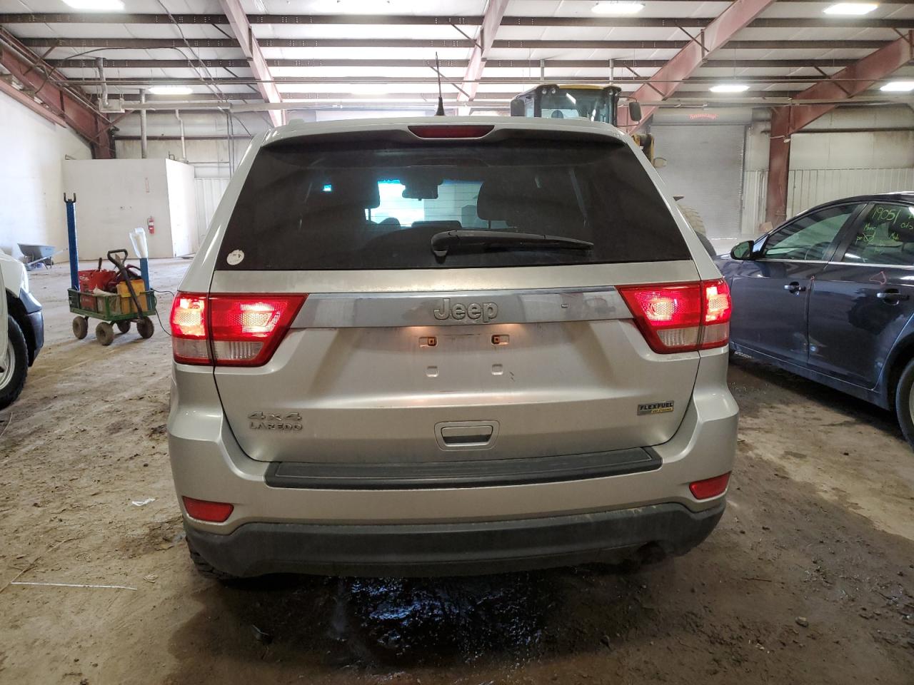 2011 Jeep Grand Cherokee VIN 1J4RR4GG5BC581272 Copart auction photo, front end damage thumbnail 6
