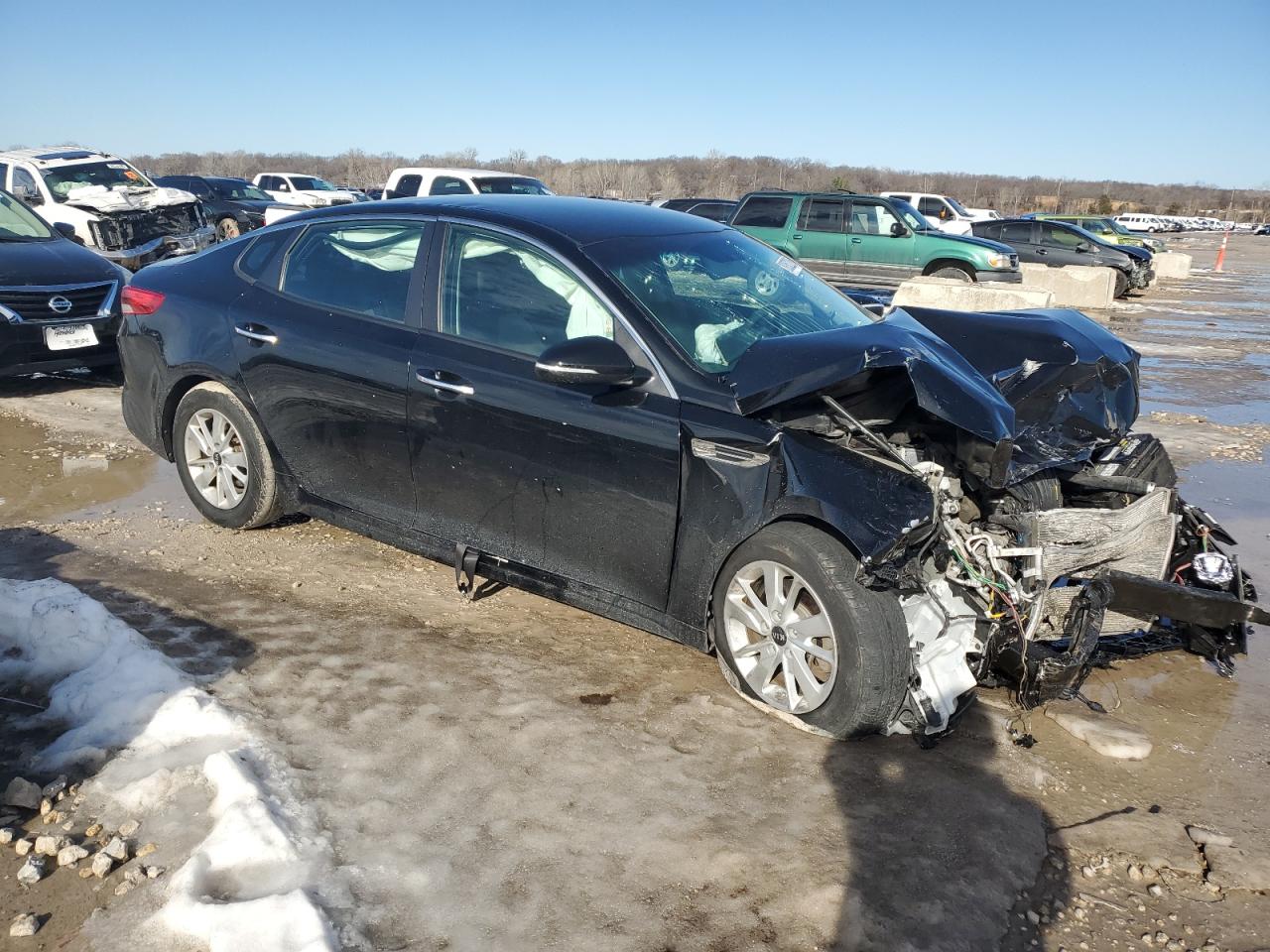 2018 KIA Optima VIN 5XXGT4L3XJG201925 Copart auction photo, front end damage thumbnail 4