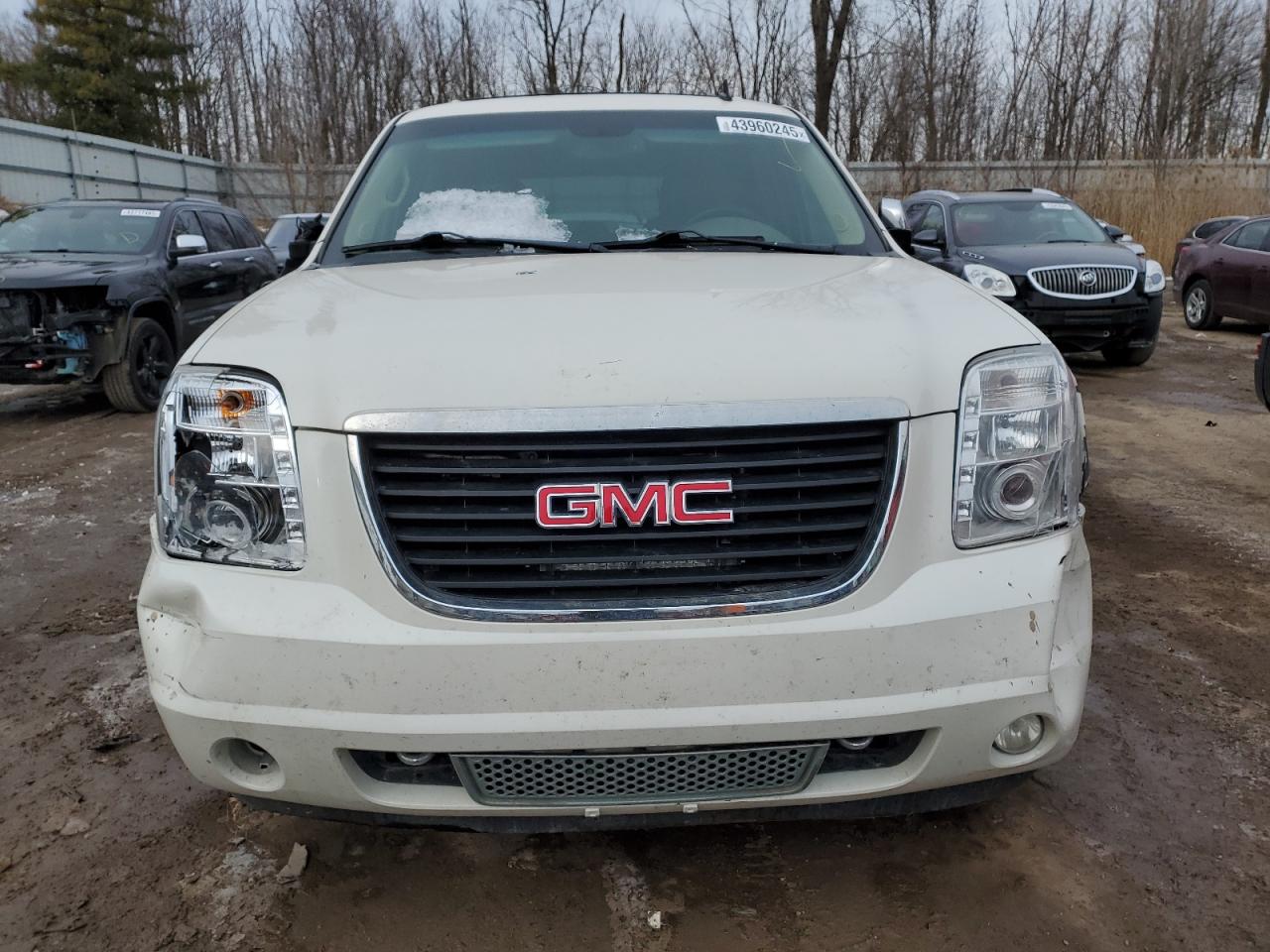 2011 GMC Yukon VIN 1GKS1KE06BR217663 Copart auction photo, front end / side damage thumbnail 5