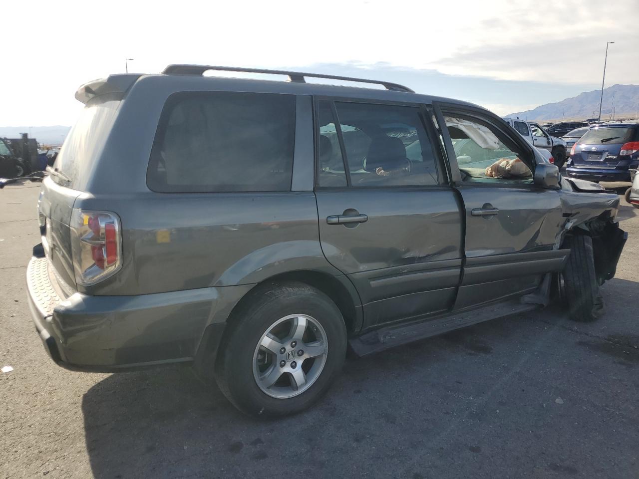 2007 Honda Pilot VIN 5FNYF285X7B012648 Copart auction photo, front end / side damage thumbnail 3