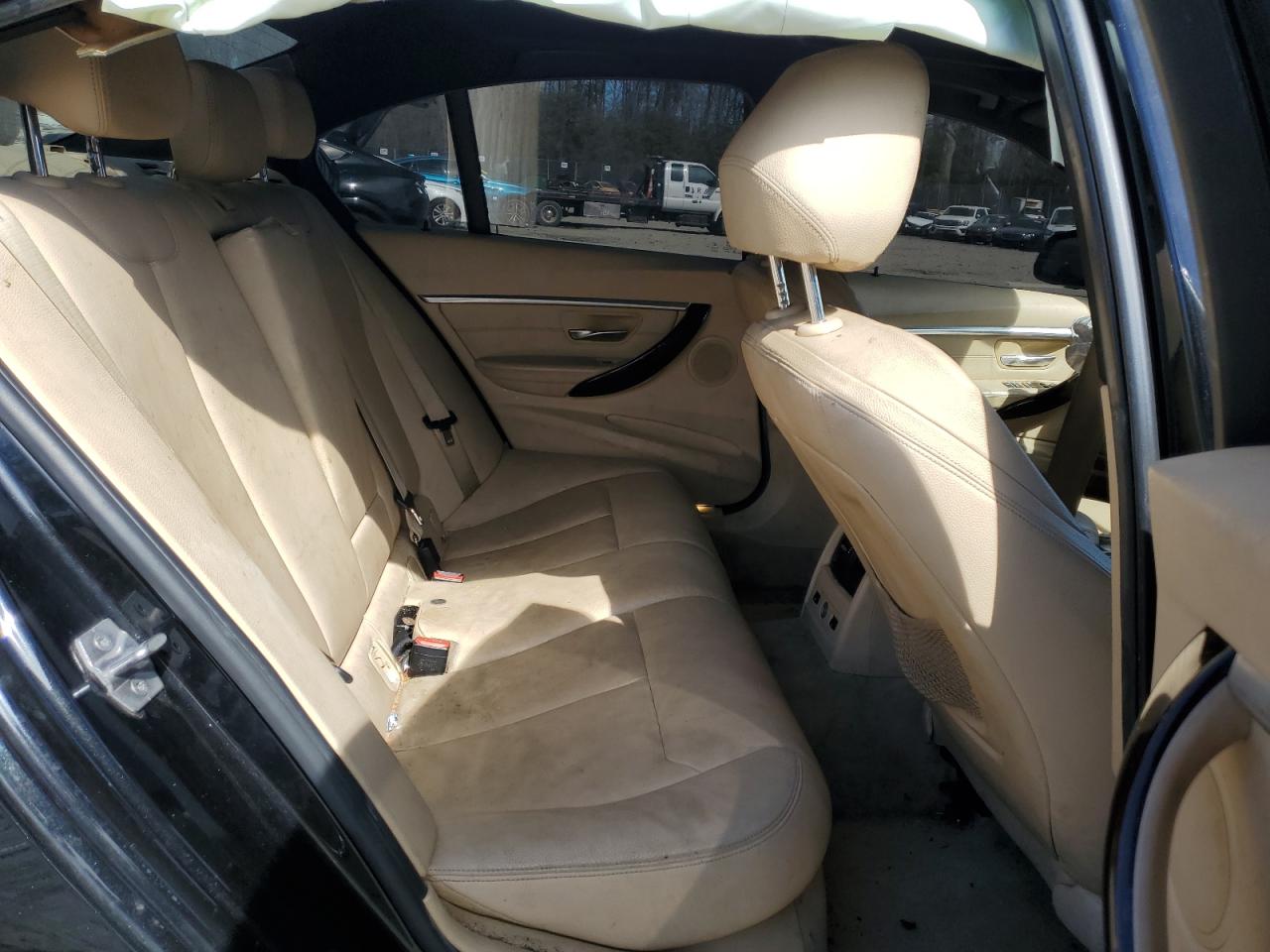 2016 BMW 3er VIN WBA8E3G57GNT78091 Copart auction photo, front end damage thumbnail 11