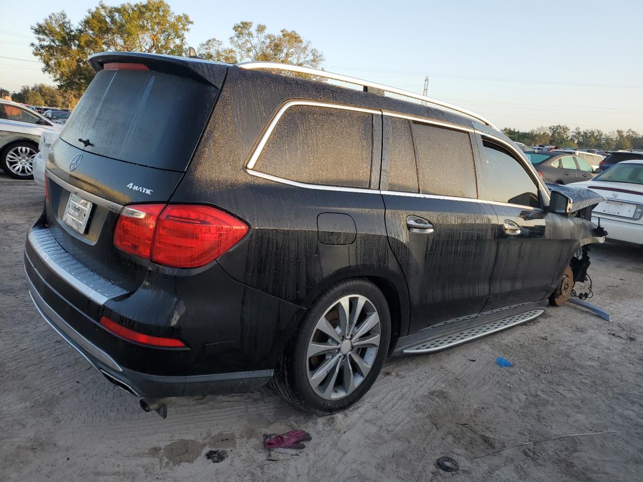 2013 Mercedes-Benz GL-klasse VIN 4JGDF7CE1DA164207 Copart auction photo, front end / minor dent/scratches damage thumbnail 3