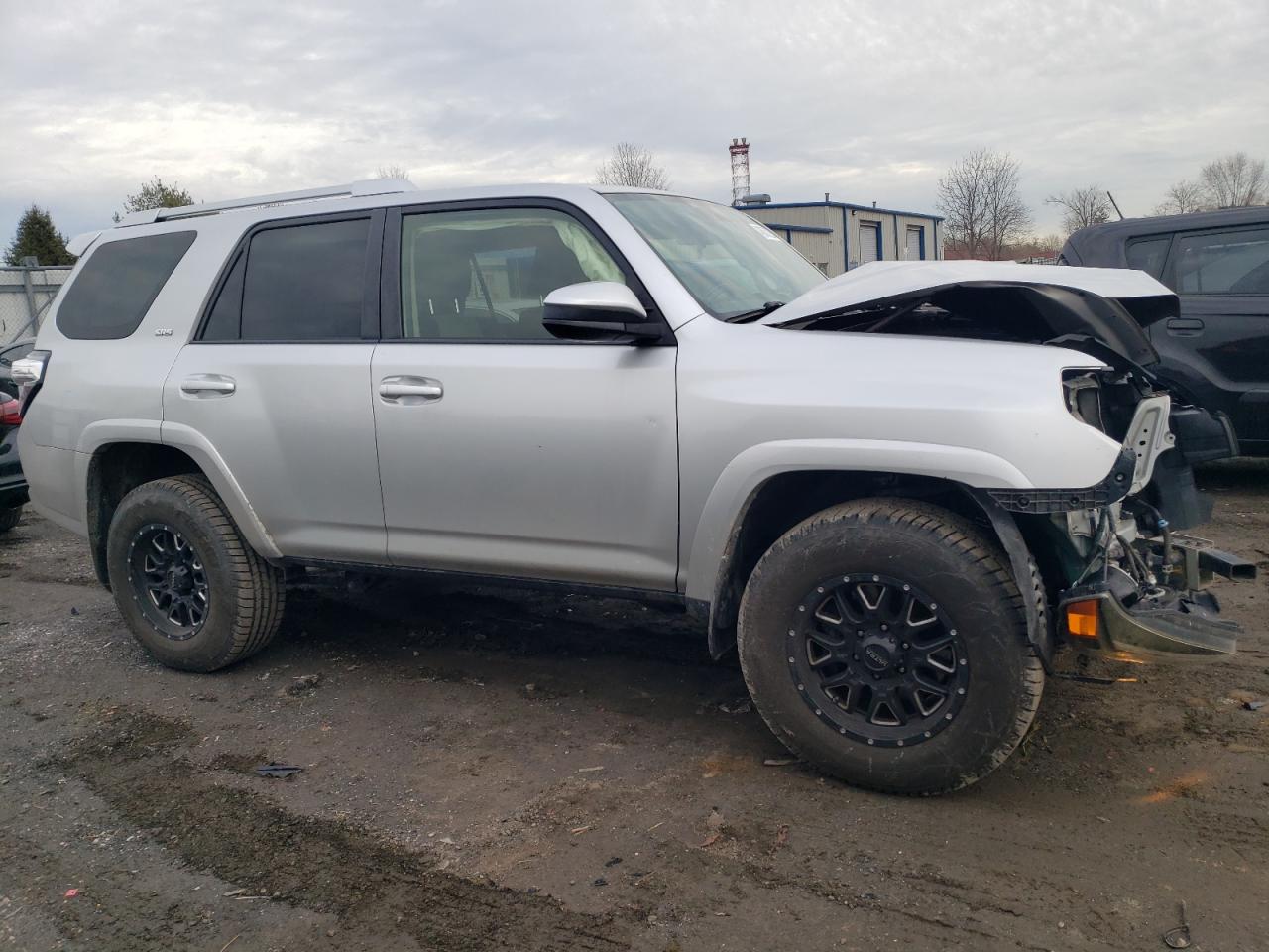 2015 Toyota 4Runner VIN JTEBU5JRXF5246195 Copart auction photo, front end / minor dent/scratches damage thumbnail 4