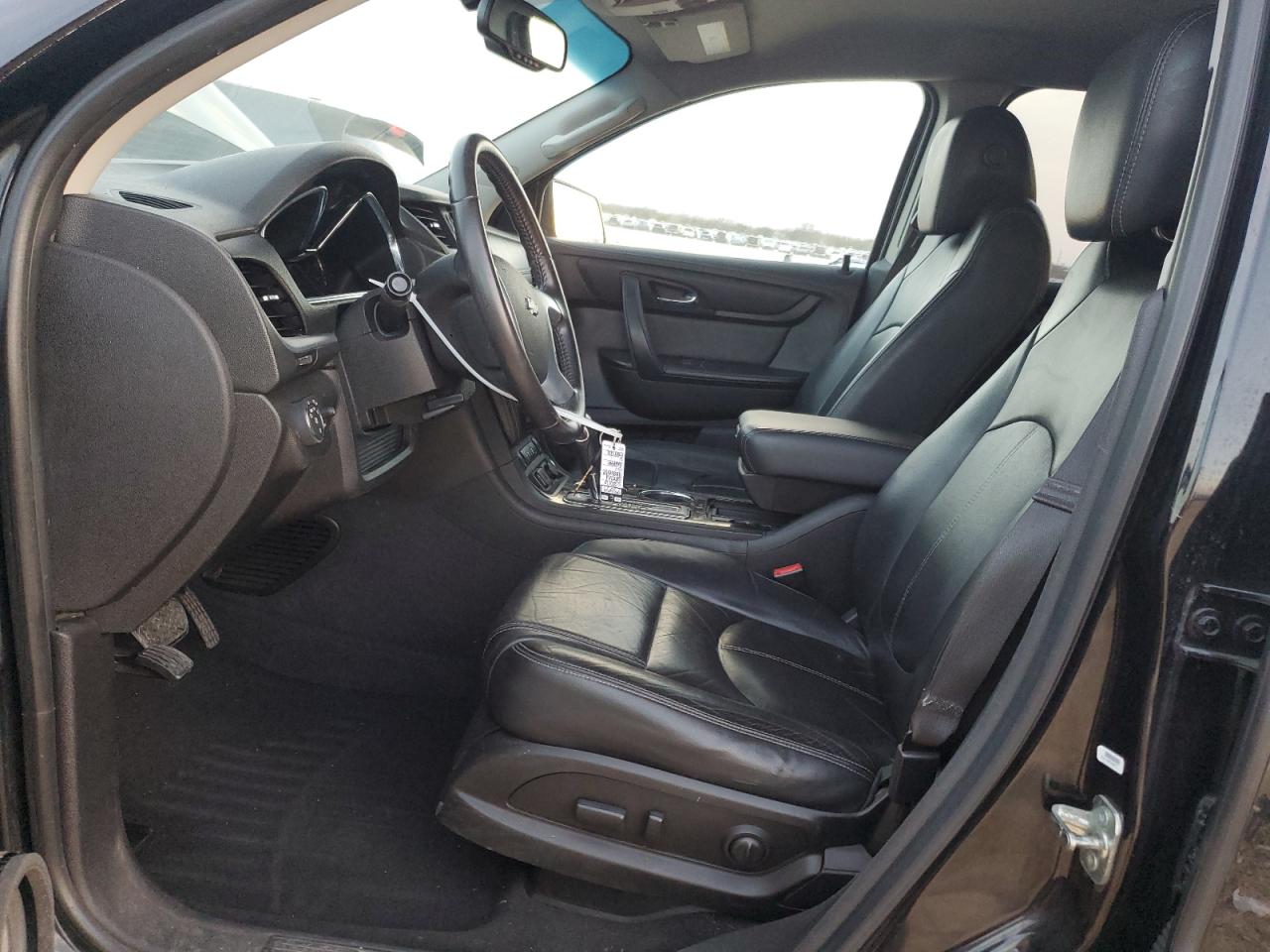 2016 Chevrolet Traverse VIN 1GNKRHKD5GJ306118 Copart auction photo, front end / minor dent/scratches damage thumbnail 7