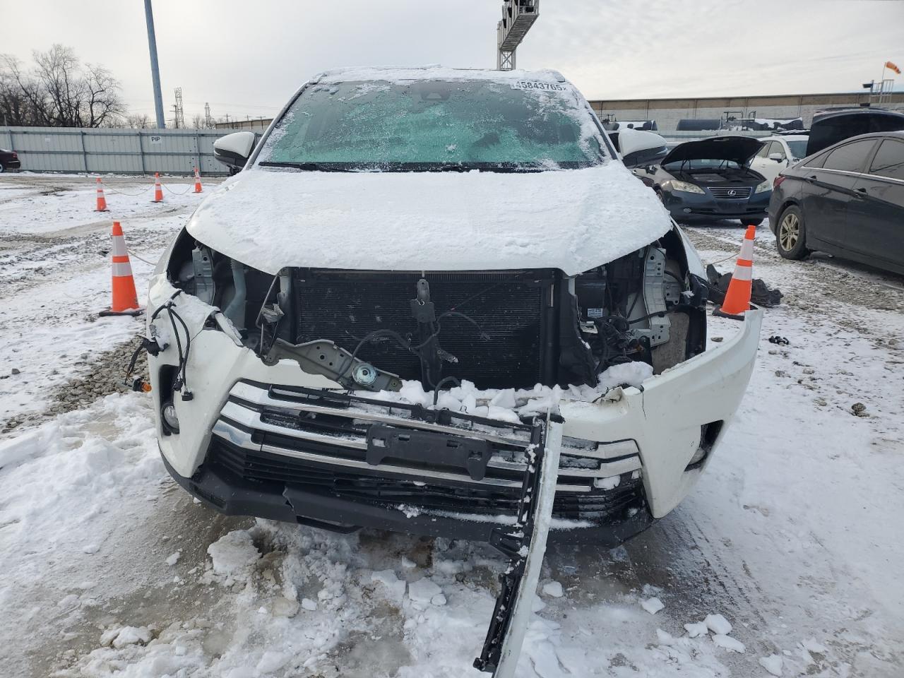 2017 Toyota Highlander VIN 5TDDZRFH2HS382016 Copart auction photo, front end damage thumbnail 5