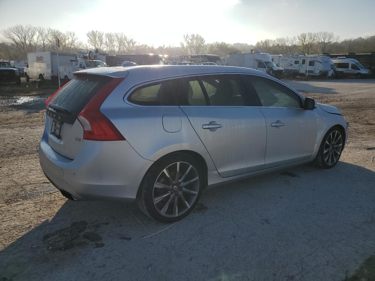2015 Volvo V60 VIN YV140MEK6F1266526 Copart auction photo, front end / minor dent/scratches damage thumbnail 3