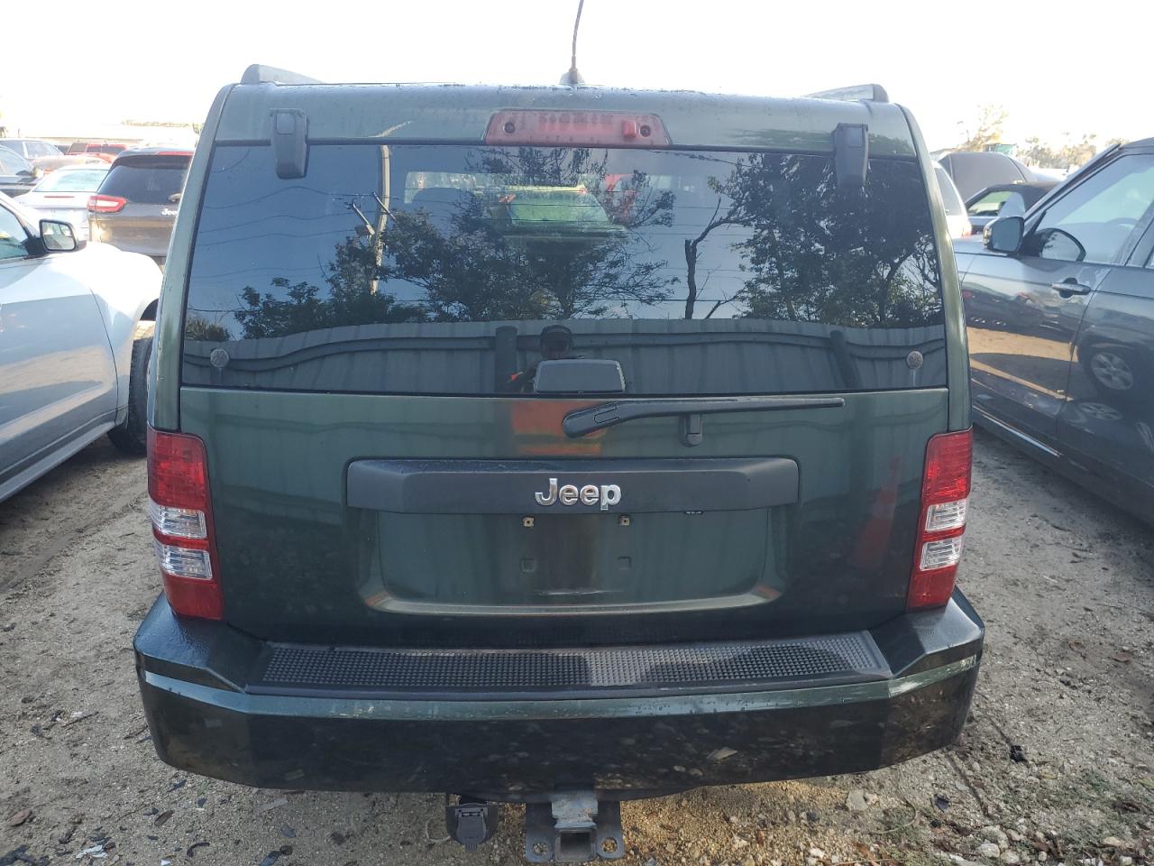 2010 Jeep Liberty (North America) VIN 1J4PP2GK3AW129047 Copart auction photo, water/flood damage thumbnail 6