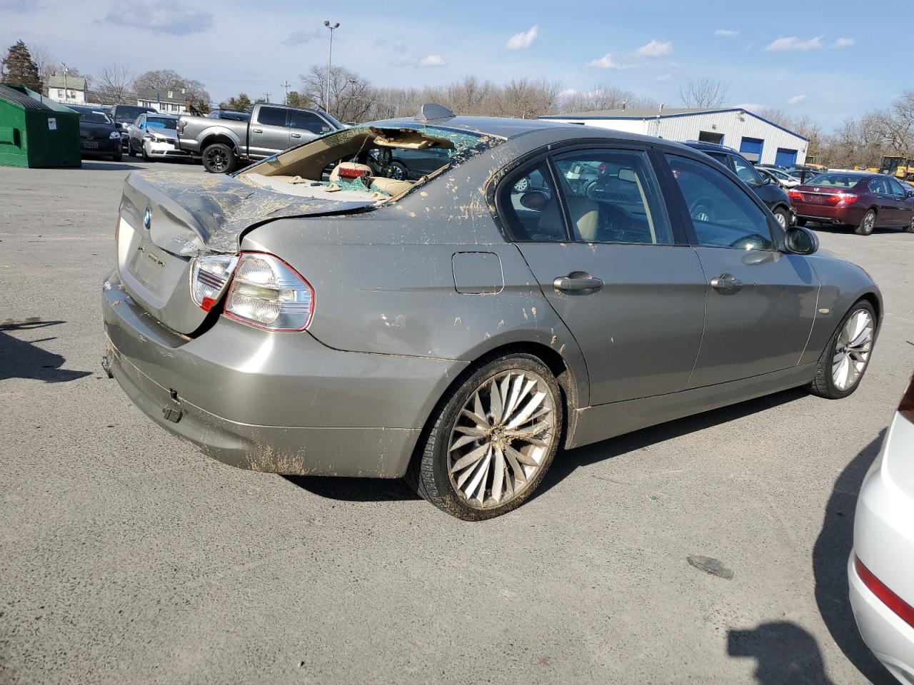 2007 BMW 3er VIN WBAVC93517KZ72100 Copart auction photo, rear end damage thumbnail 3