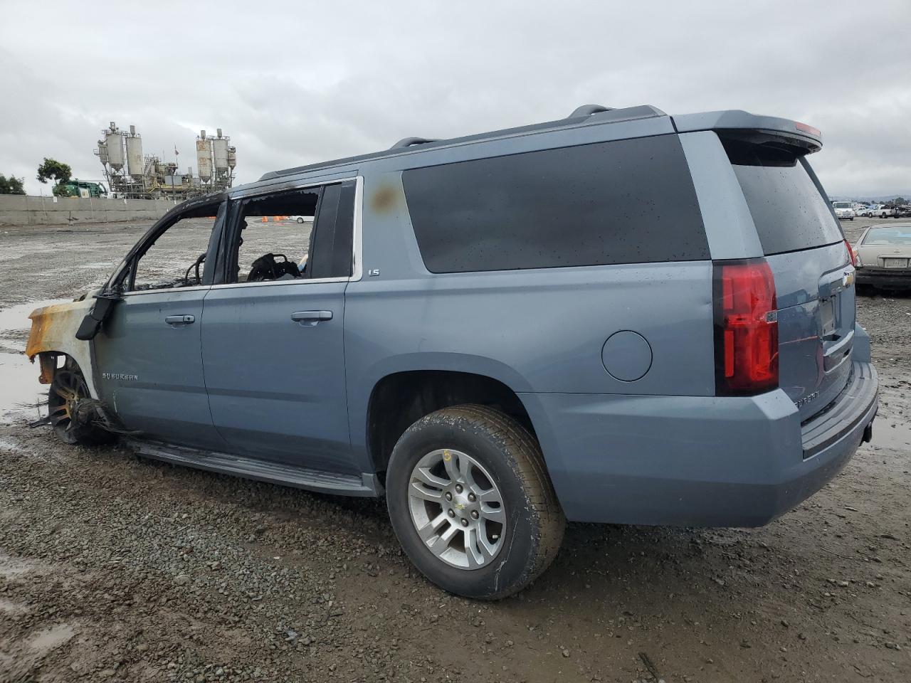 2015 Chevrolet Suburban VIN 1GNSCHKC6FR683906 Copart auction photo, burn / burn - engine damage thumbnail 2