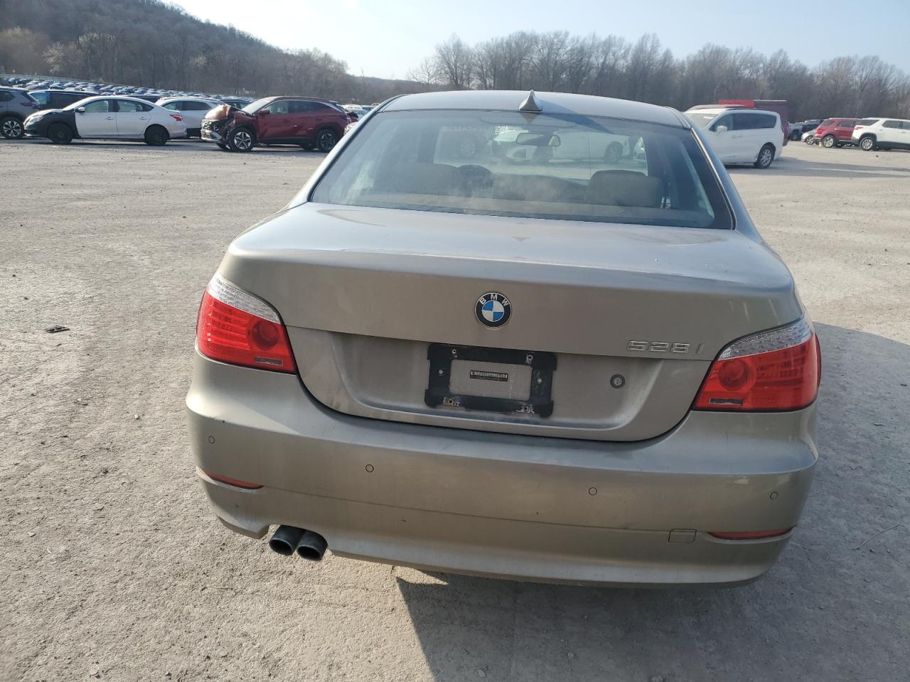 2010 BMW 5er VIN WBANV1C54AC389081 Copart auction photo, all over damage thumbnail 6