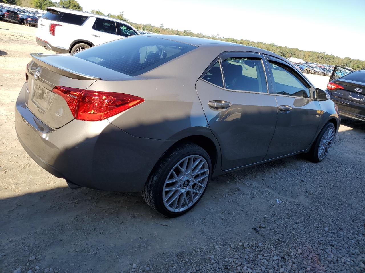 2018 Toyota Corolla VIN 5YFBURHE7JP814882 Copart auction photo, front end damage thumbnail 3