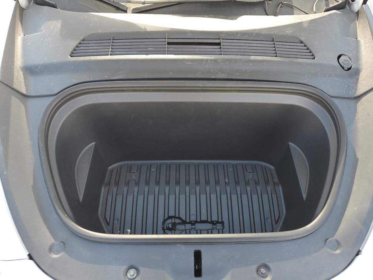 2022 Tesla Model Y VIN 7SAYGDEF8NF532014 Copart auction photo, minor dent/scratches damage thumbnail 11