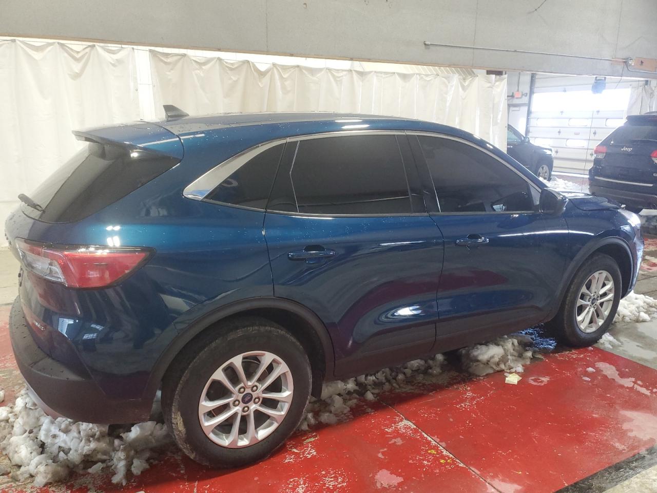 2020 Ford Escape VIN 1FMCU9G62LUC68623 Copart auction photo, front end damage thumbnail 3